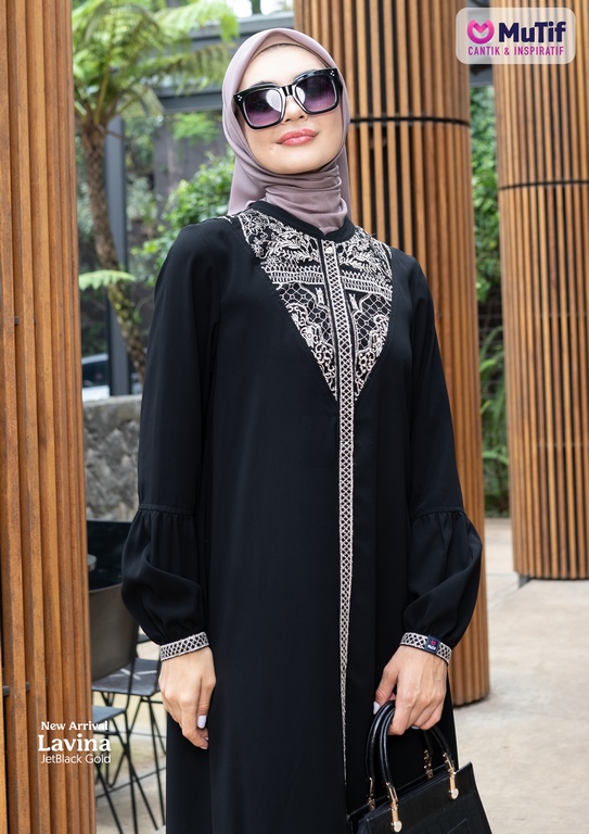 Lavina Jet Black Gold